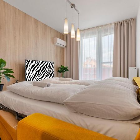 Apartamento Lam Safari - Balcony - Ac - Free Parking Bratislava Exterior foto