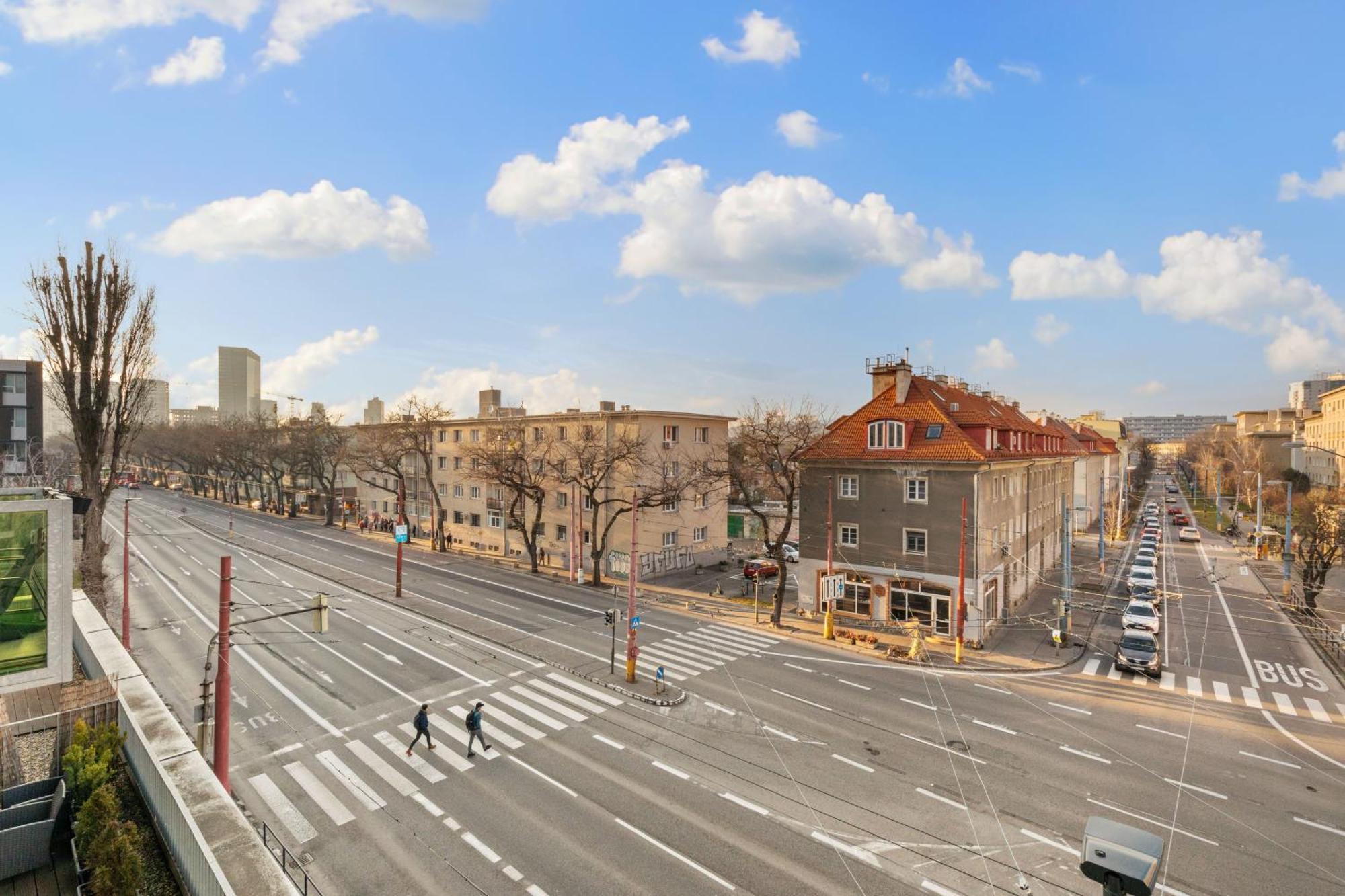 Apartamento Lam Safari - Balcony - Ac - Free Parking Bratislava Exterior foto