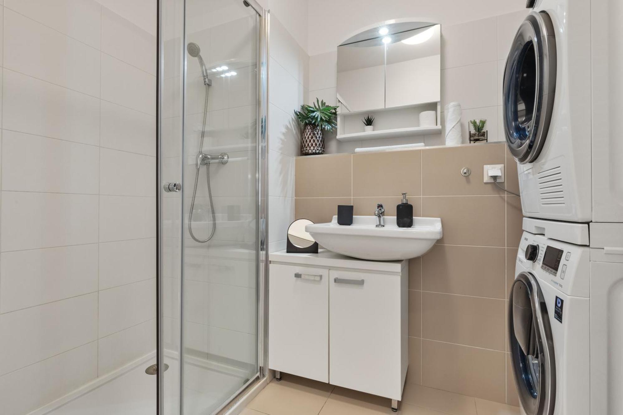 Apartamento Lam Safari - Balcony - Ac - Free Parking Bratislava Exterior foto