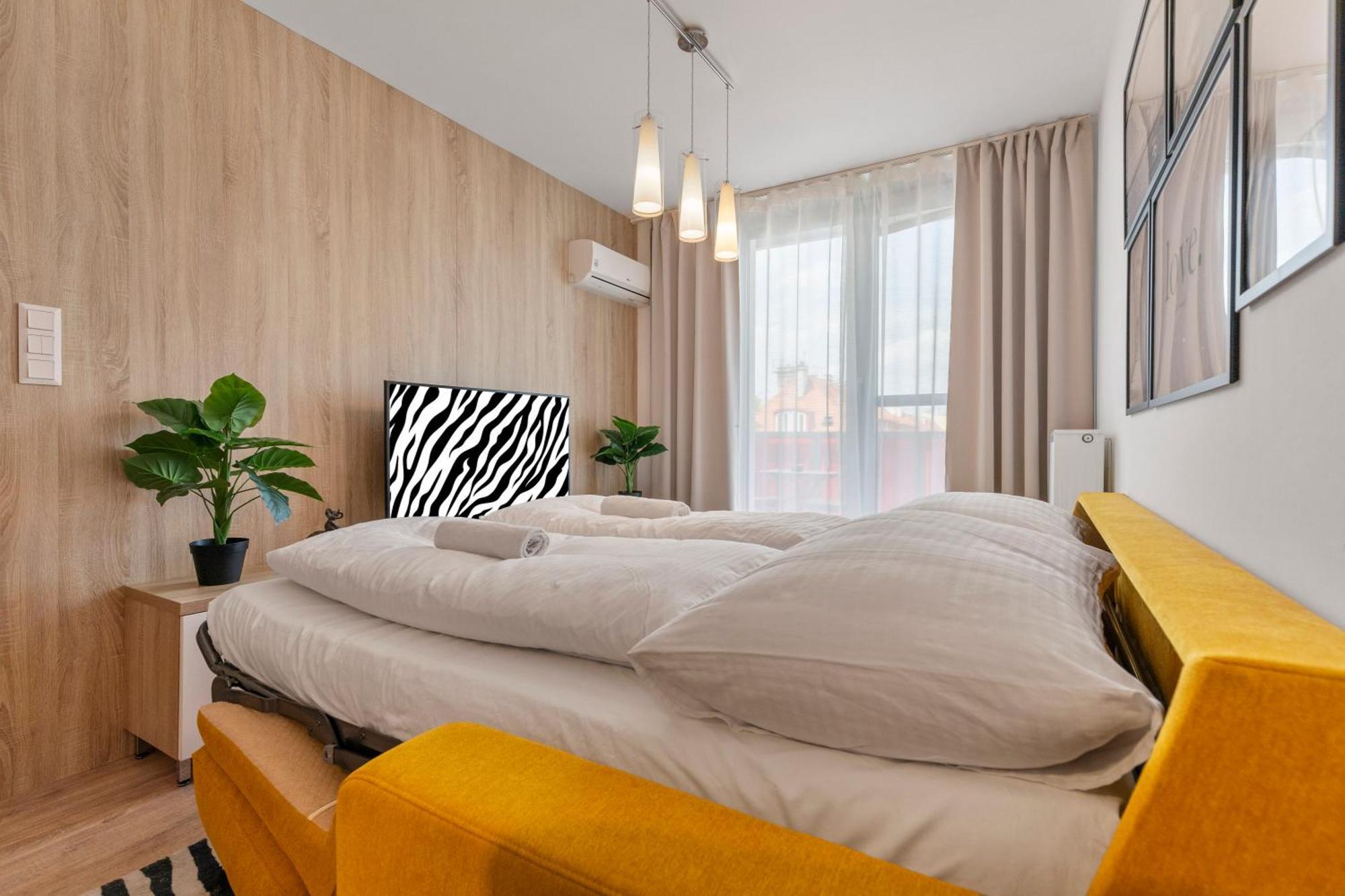 Apartamento Lam Safari - Balcony - Ac - Free Parking Bratislava Exterior foto